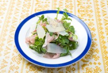 クレソンと生ハムのサラダ ペコリーノ ロマーノ添え