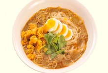 【定番】モヒンガー（魚介スープのかけ素麺）