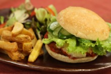 【雑穀ハンバーガー】トマト味噌ソースの高キビハンバーガー