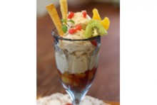 つぶつぶミラクルスイーツパフェ