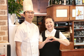 20170707_創業44年の名店「キッチン谷沢」のシェフとおかみさんとで
